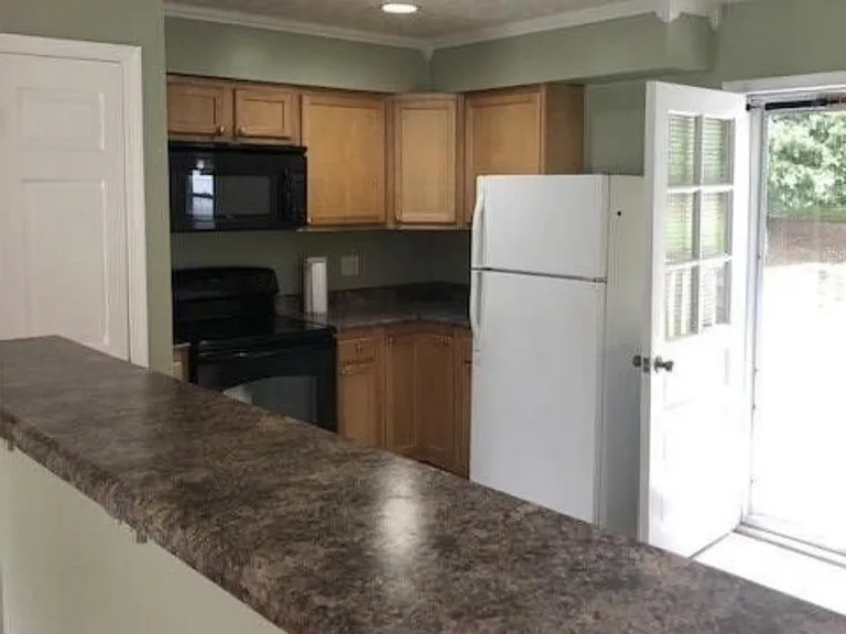 310 Leonard St — Photo 5