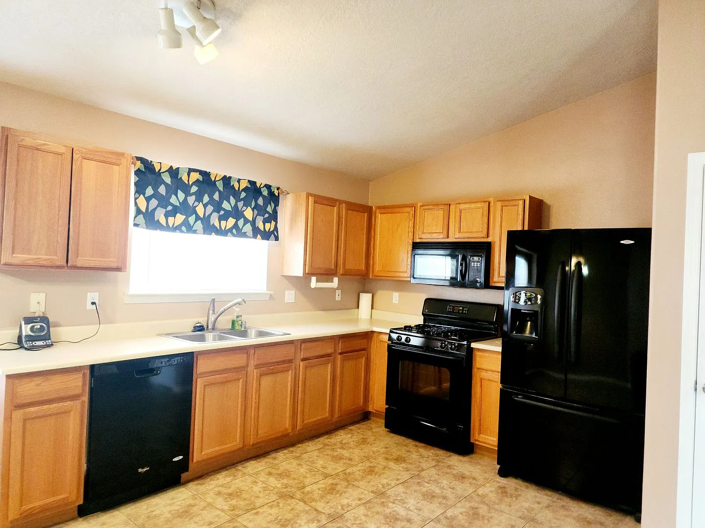 Four-bedroom two bath home located in southwest Albuquerque off of tower and 98th. — Photo 4