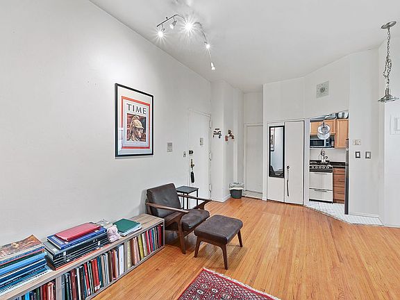 2nd image of 36 W 35th St APT 5D