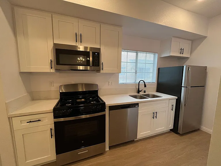 1620 South Bentley Ave — Photo 16