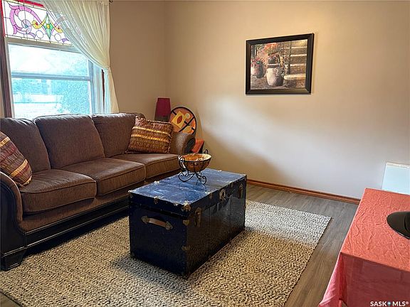 5th image of 176 Coteau STREET W