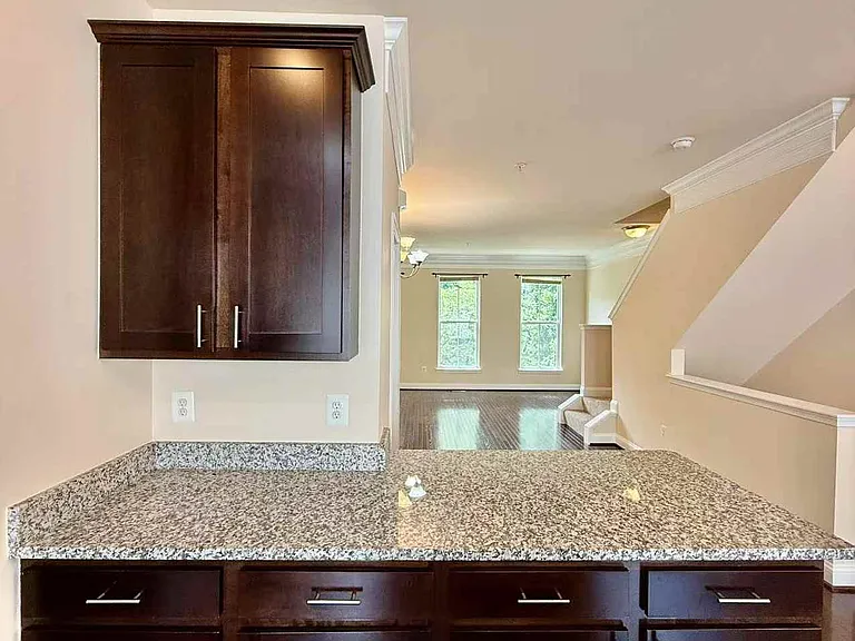 11918 Weybridge Ln — Photo 10