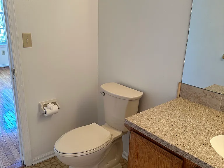 Second Bath (2nd fl)
