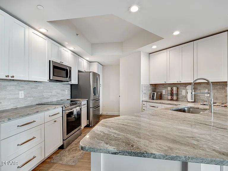 231 Riverside Dr #1006 — Photo 9