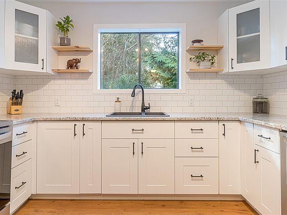 2nd image of 864 Carson Rd