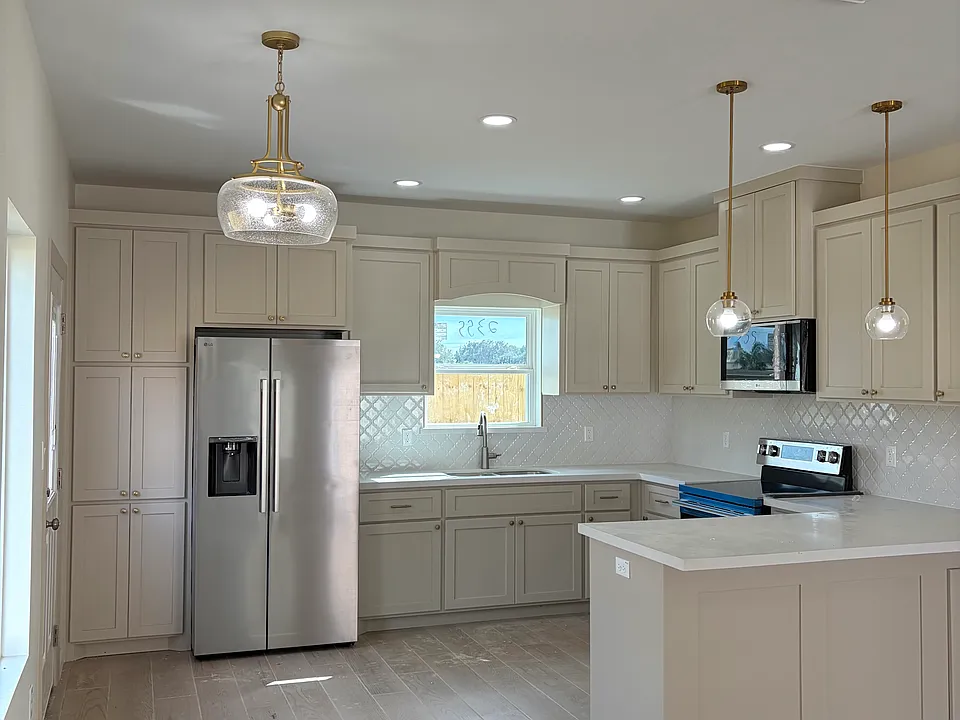 1212 S Bayou Ave #1