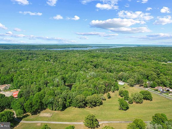 4th image of 41 Wood Landing Rd