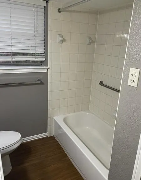 1804 Camelot Cv #1804 — Photo 8