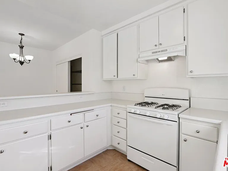 5429 Troost Ave #4 — Photo 12