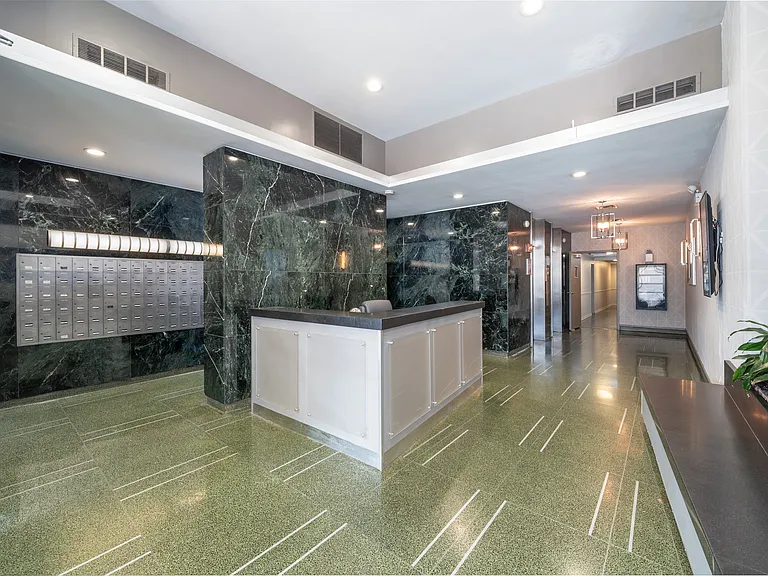 Sheridan Tower - 5650 N Sheridan Rd — Photo 11