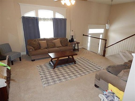 4th image of 4112 Bennington Dr
