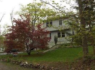 525 Old Homestead Dr, Highland Lakes, NJ 07422