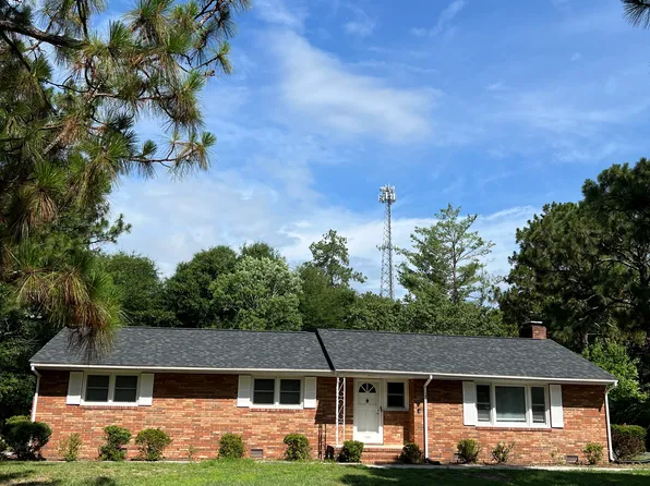 1605 Crest Dr, Aberdeen, NC 28315