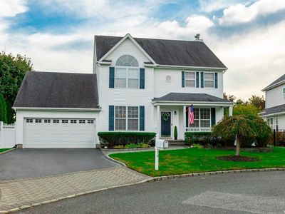 10 Tulip Court, Holtsville, NY, 11742