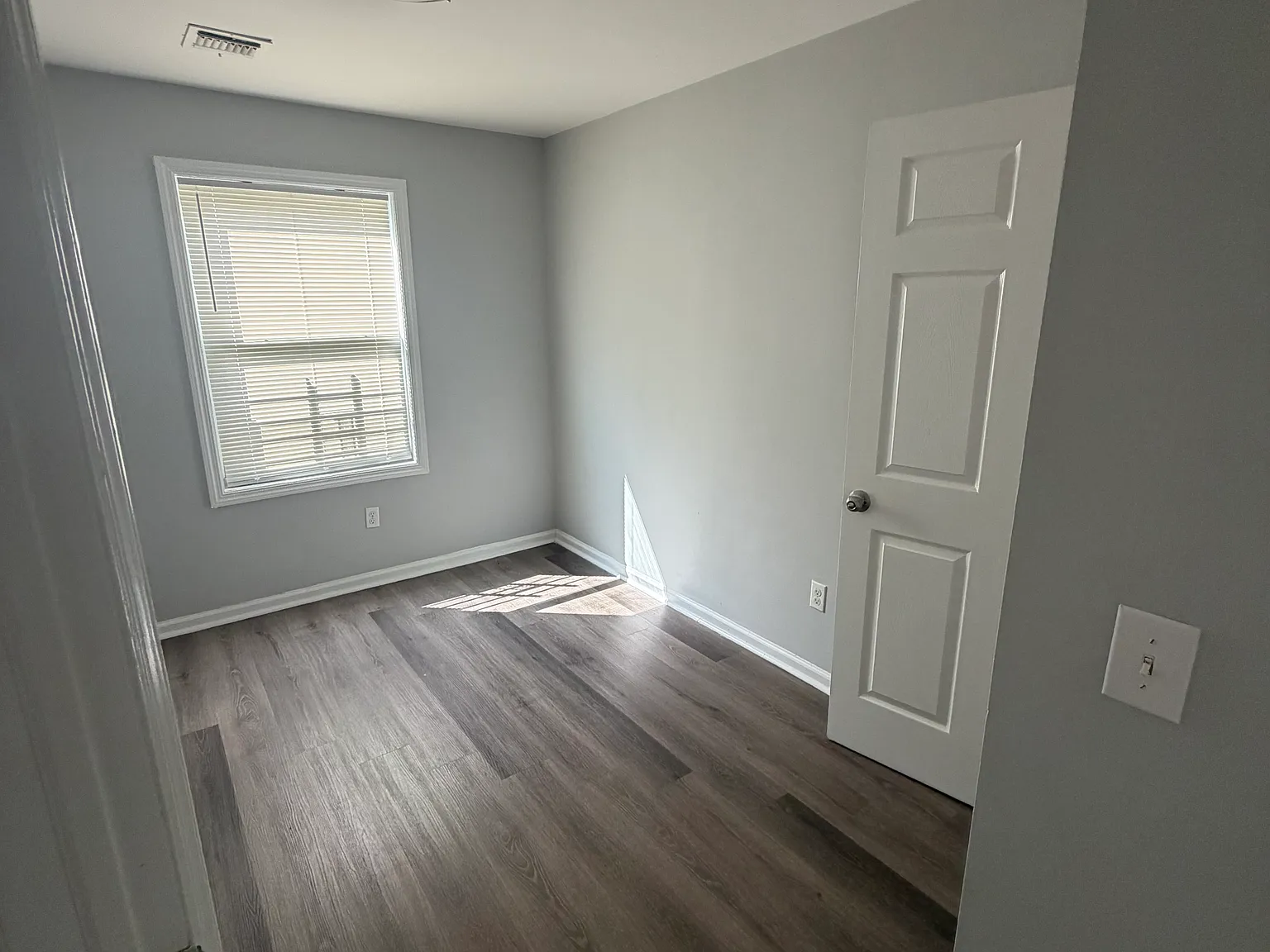 2 bed, 634 sqft, $1,472 — Photo 3