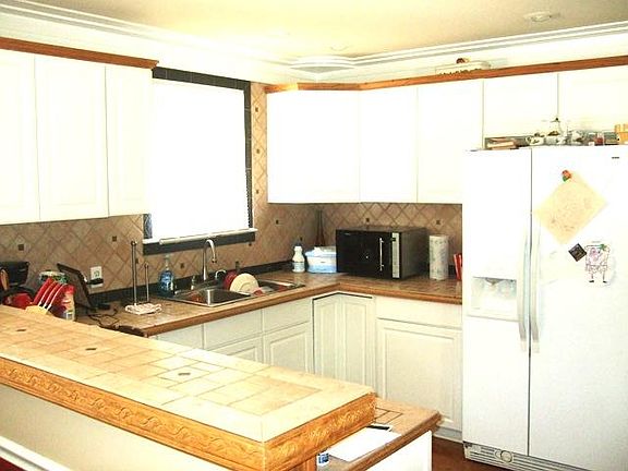 5th image of 321 Lakeshore Dr