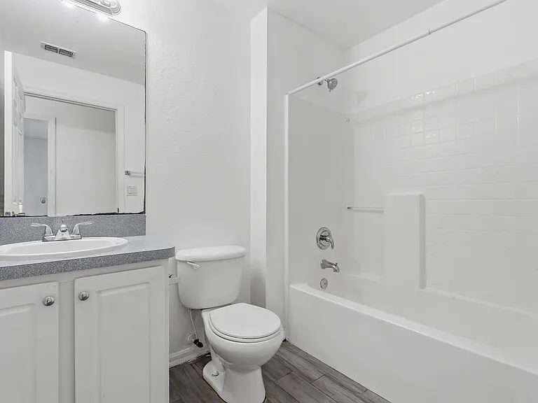 913 Canton Ave — Photo 10