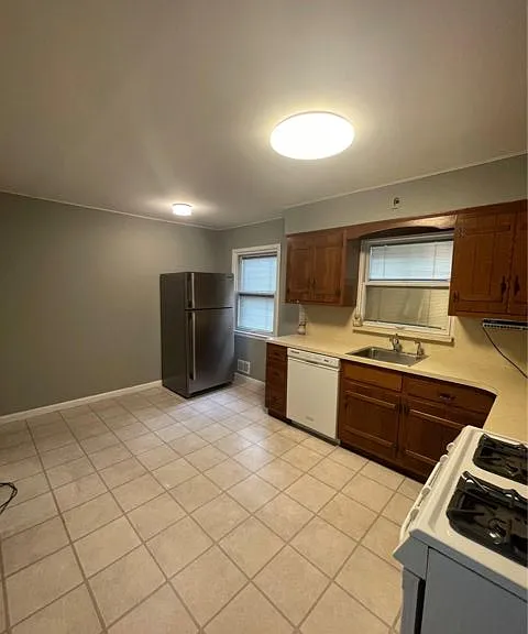 27 Harding St — Photo 3