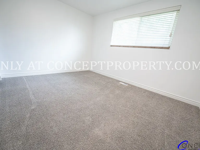 466 E Woodland Ave — Photo 52