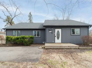 4015 Green Lake Rd, West Bloomfield, MI 48324