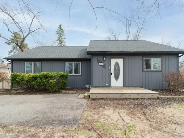 4015 Green Lake Rd, West Bloomfield, MI 48324