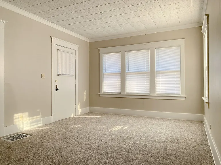 2436 Laurel Ave — Photo 3