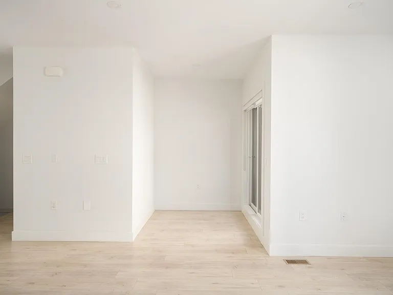 15950 Alder Pl #2 — Photo 5