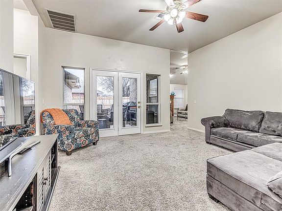 5th image of 13600 Bell Ave