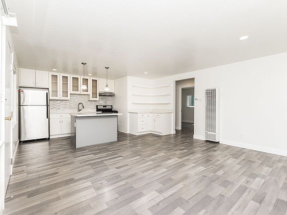 3rd image of 1804 Santa Clara Ave APT E