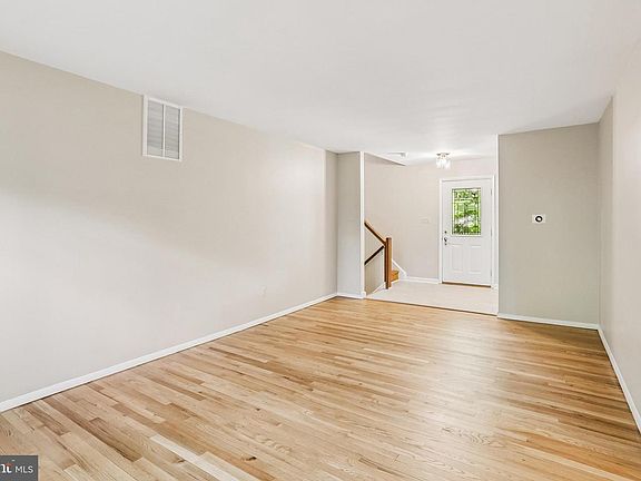 4th image of 14403 Butternut Ct