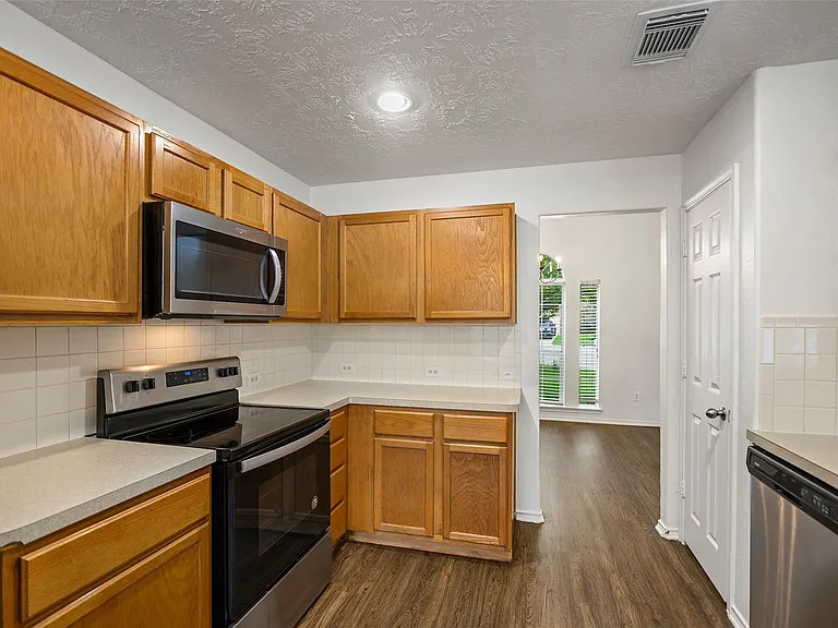18401 Sunrise Oaks Ct — Photo 14
