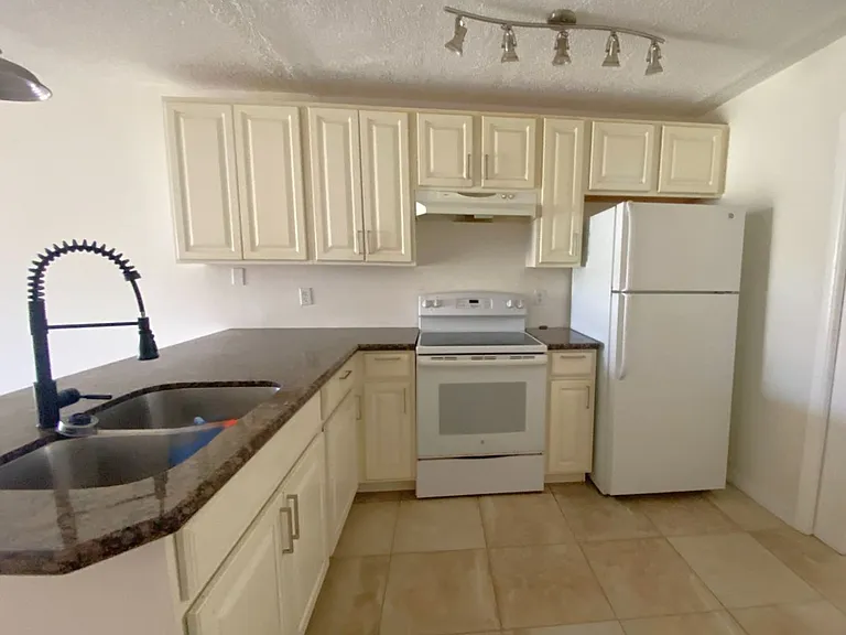 11255 Pendleton Ave A/B — Photo 2