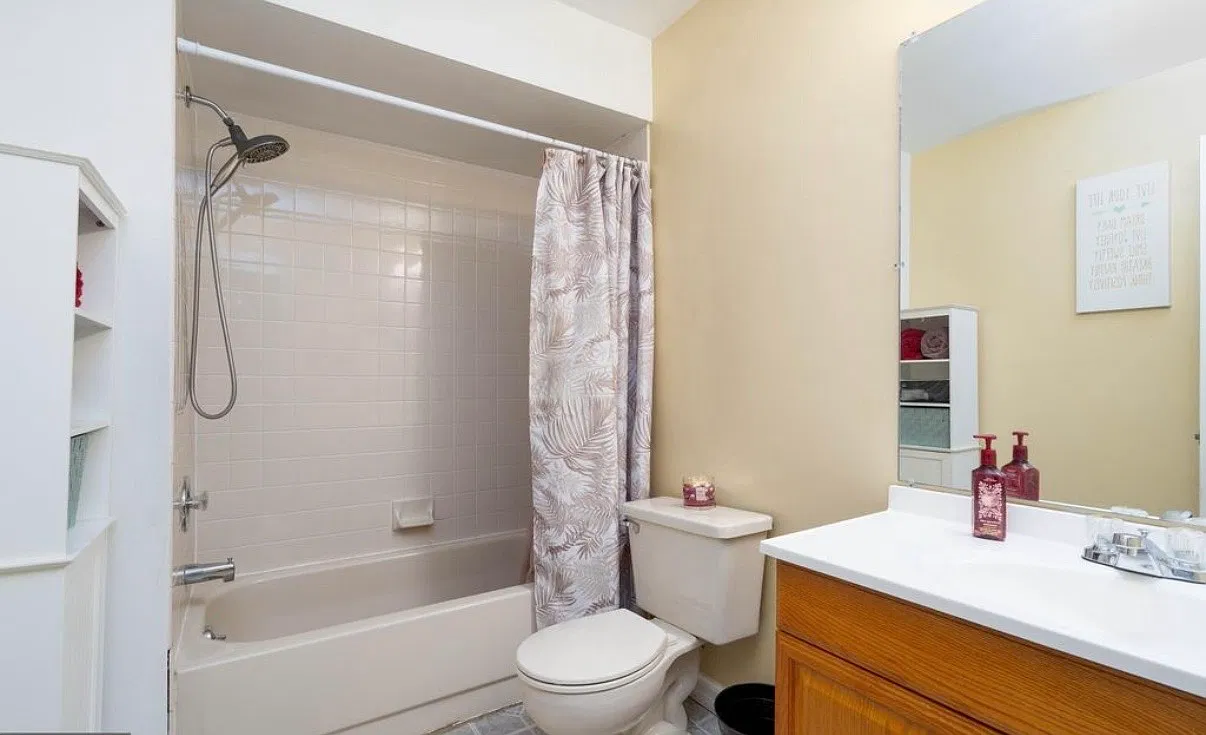 3 bed, 1860 sqft, $3,500 — Photo 1