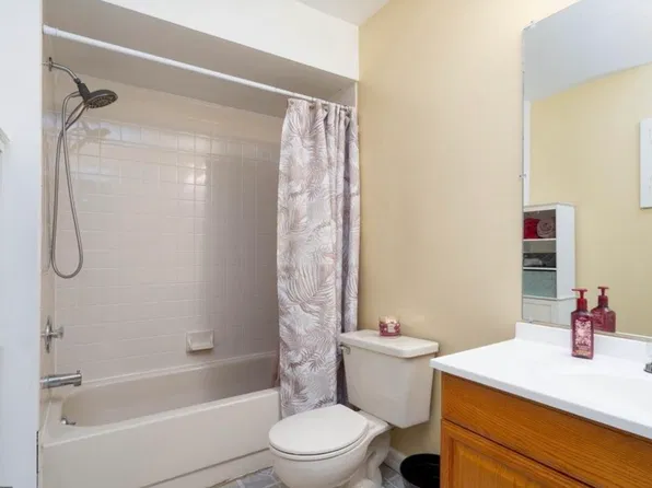 11 Devonshire Ct, Sicklerville, NJ 08081