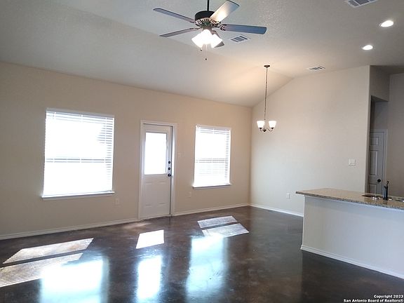 4th image of 316 /318 EMMA DR