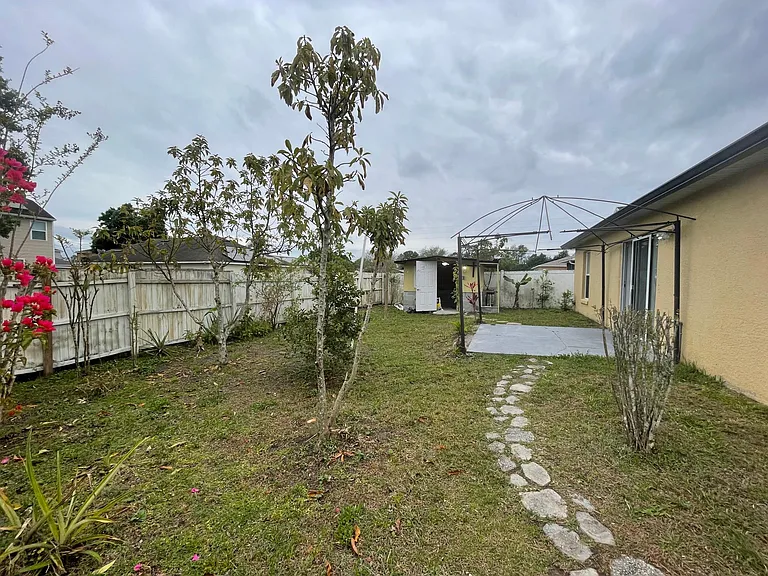 106 Nassau Pl — Photo 17