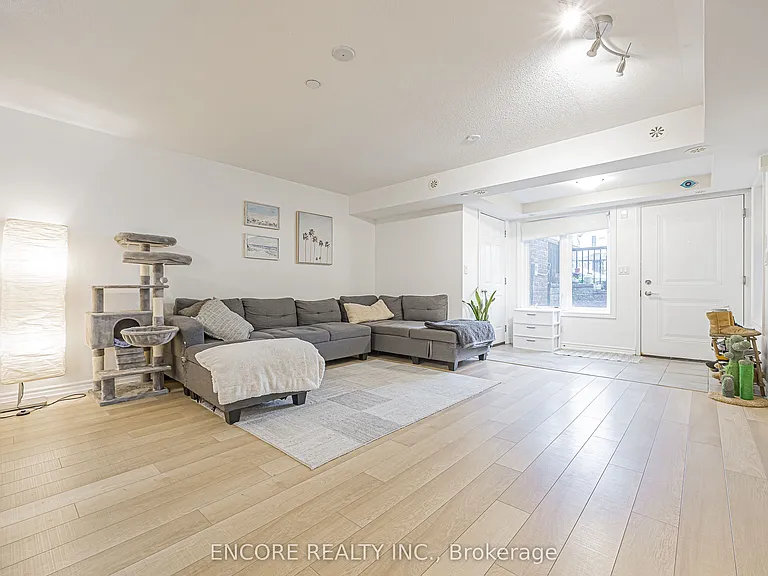 10 Carnation Ave #8 — Photo 2