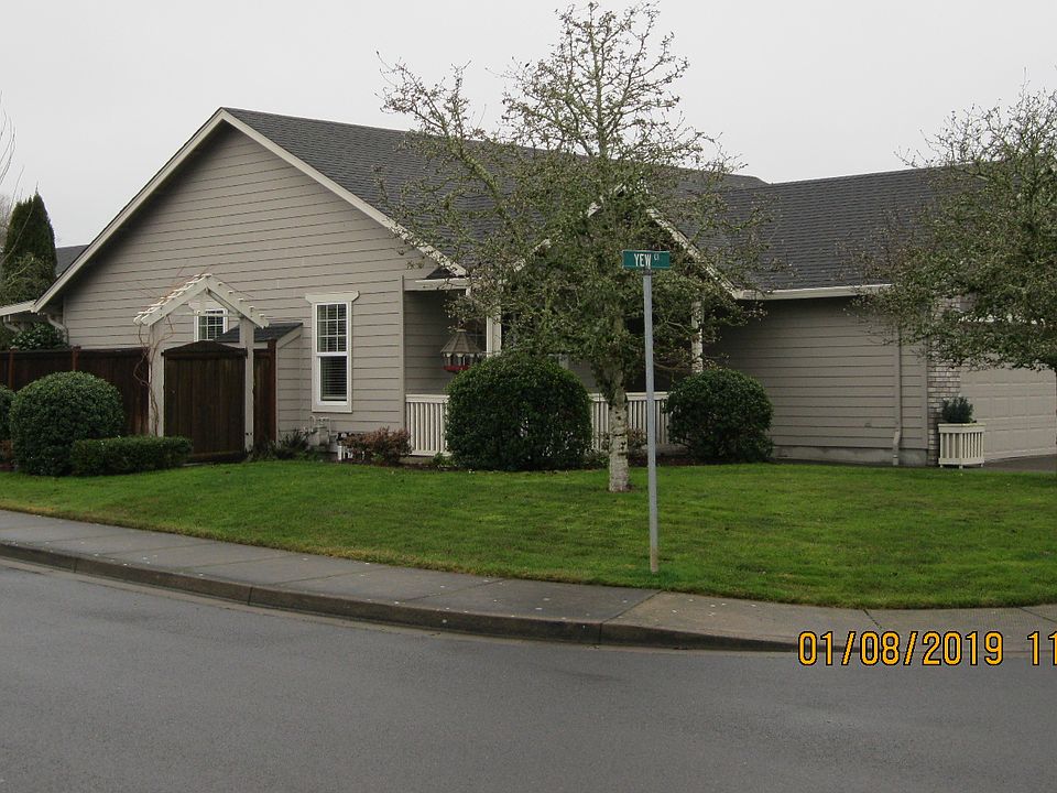 Corner lot in beautiful neig