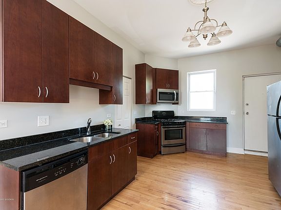 4th image of 2027 N California Ave #E3