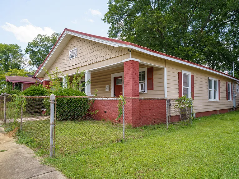 1402 Avenue E — Photo 3