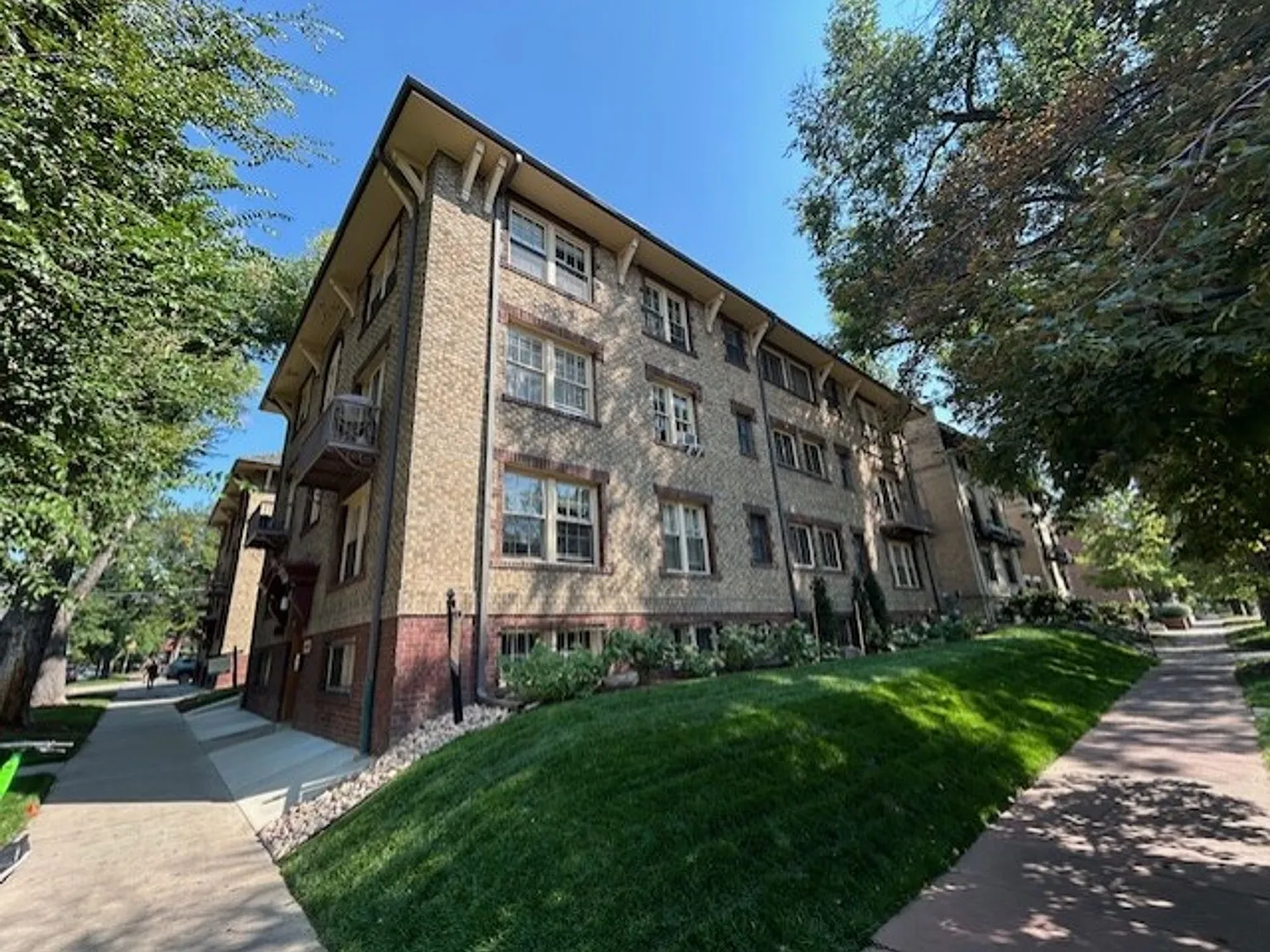 Arlington Apartments — Photo 1