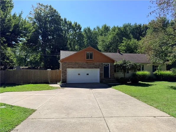 7996 Plains Rd, Mentor, OH 44060