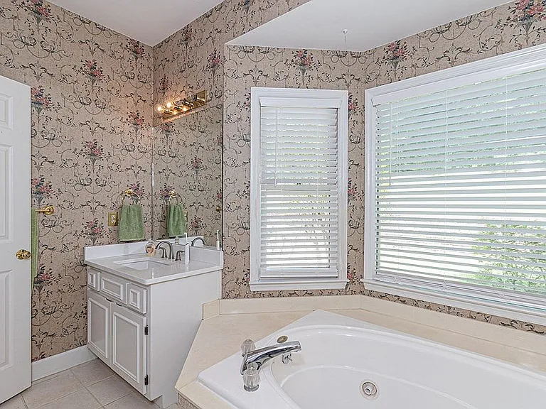 7 Bridgecreek Ct — Photo 43