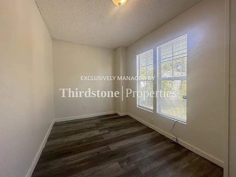 2125 Lambert St — Photo 11