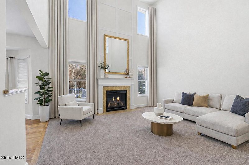 3rd image of 256 N Alandale Avenue