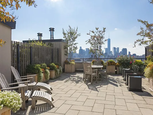 Sold by Sotheby's International Realty | media 32