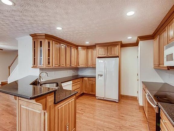 3rd image of 2785 Magnolia Cara Dr SW