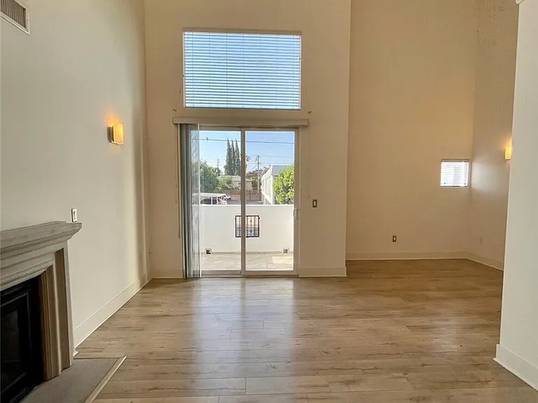 10844 Blix St #101 — Photo 4