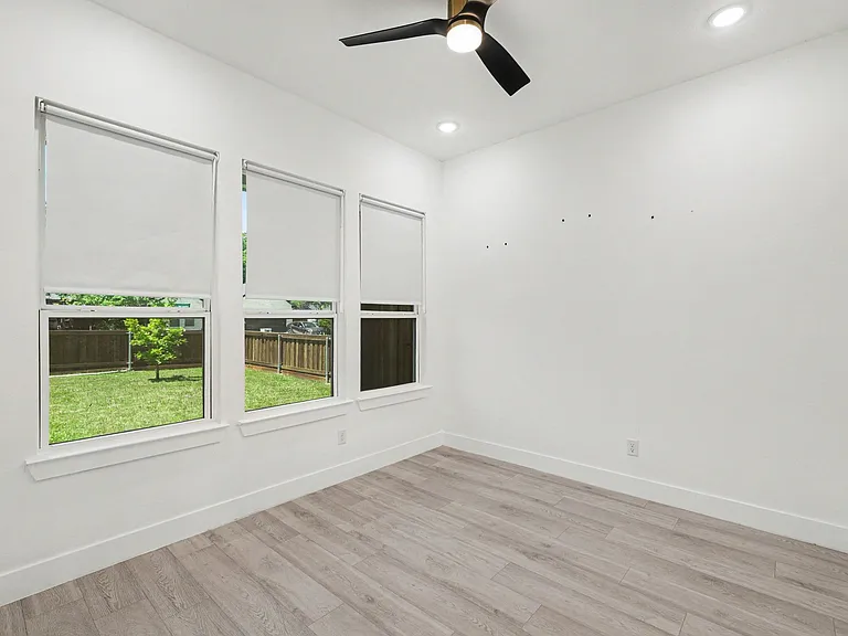 2742 Marjorie Ave — Photo 8