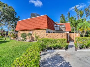 4696 Suburban Pines Dr, Lake Worth, FL 33463